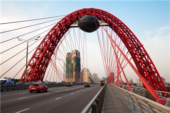 Арочно-вантовый мост, возведенный в районе Серебряного Бора